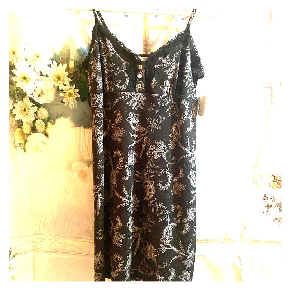 Daisy Fuentes night gown